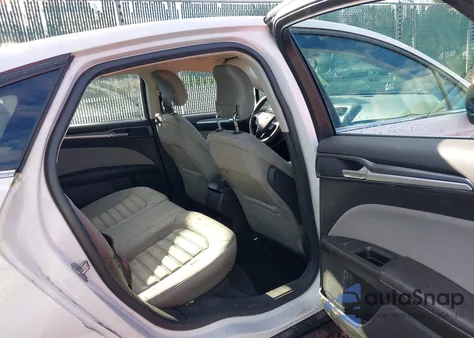 2015 Ford Fusion S z USA, uszkodzony, nr VIN 1FA6P0G73F5106145